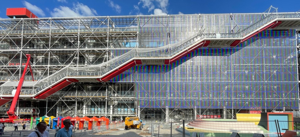 Pompidou Centre facade LED screen