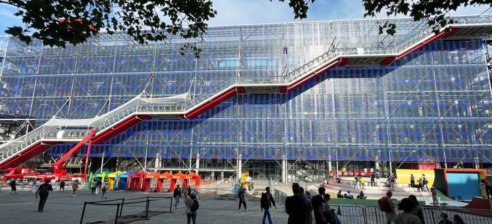 Pompidou Centre facade LED screen