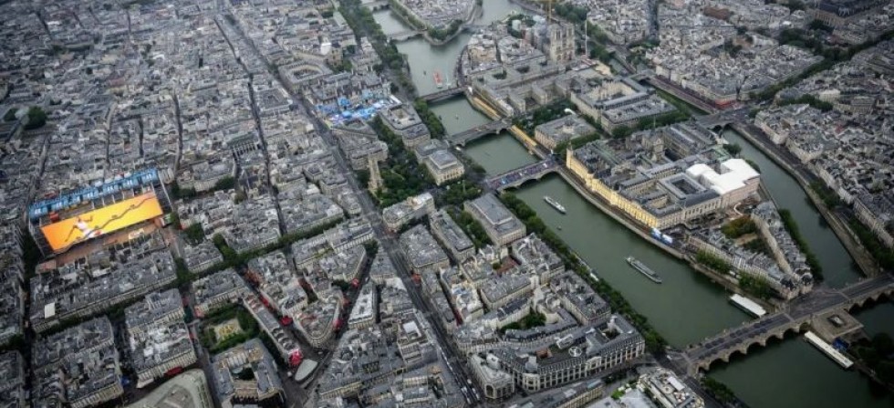 Pompidou Centre facade LED screen - aeriel view